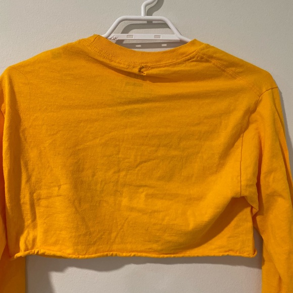 Yellow fila crop top. Size medium. Small hole in the back ( see photos) - Picture 3 of 3